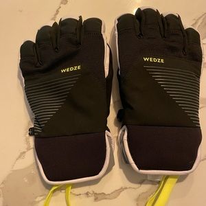 Brand new ski gloves